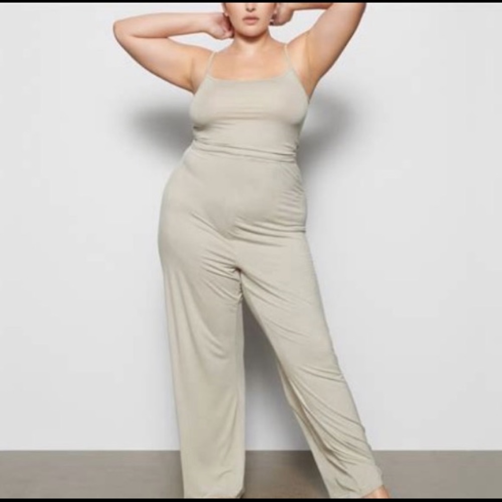 SKIMS Sleep Pant in Talc - NEW WITH TAGS